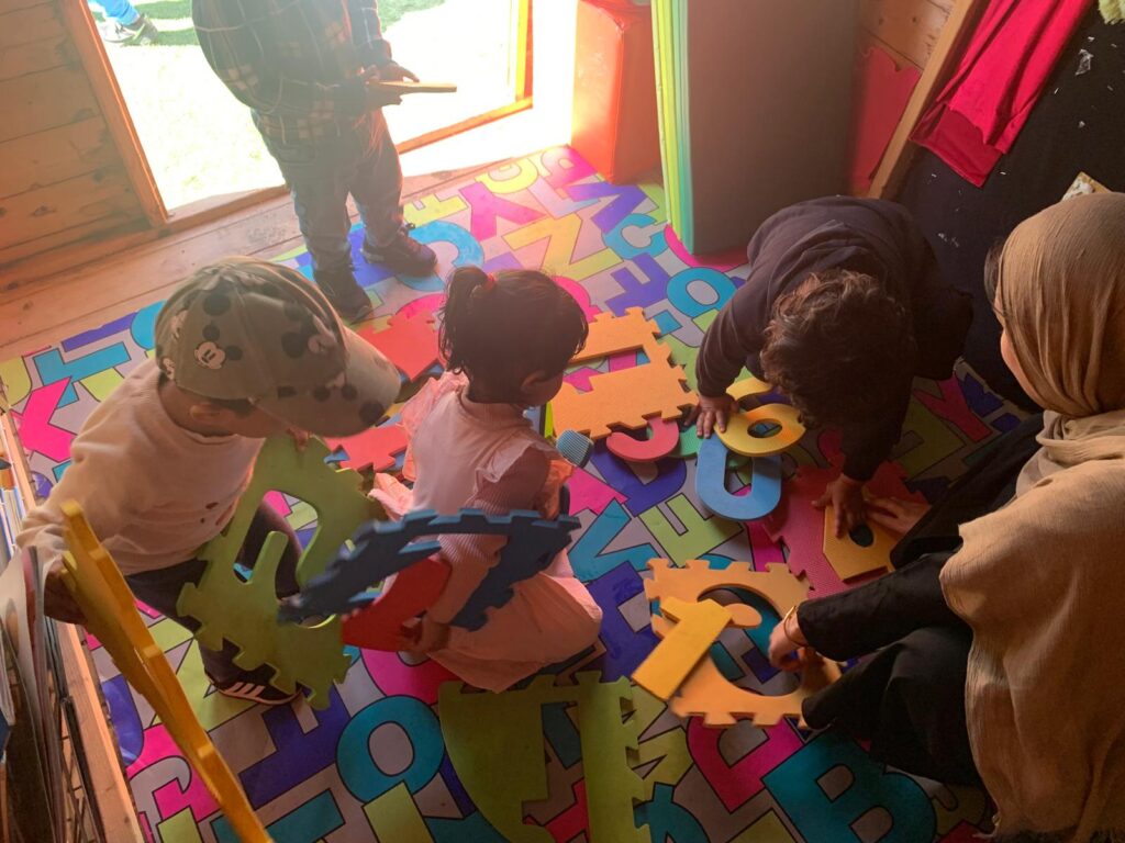 Childrens are doing activity.